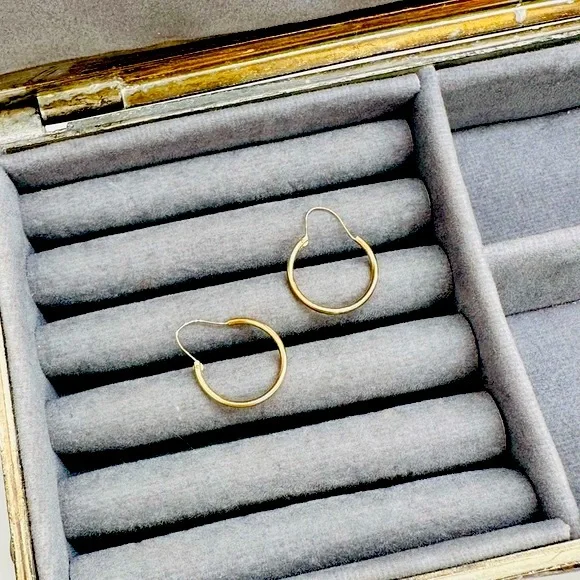 Vintage 14 KT Gold Hoop Dainty Earrings